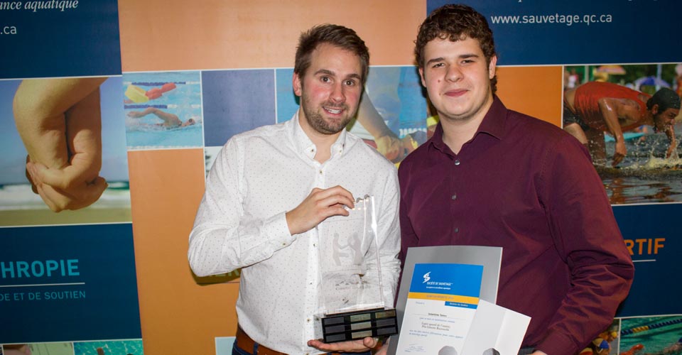 Valentine Tanev, récipiendaire du prix Esprit sportif de l'année pour la saison 2015-2016 Valentine Tanev, récipiendaire du prix Esprit sportif de l'année pour la saison 2015-2016